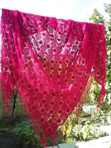 женские вязаные снуды: Elişi, göz nuru şal. 60 AZN. Eni 180-183 sm arasi Hundurluyu 85 sm — 9