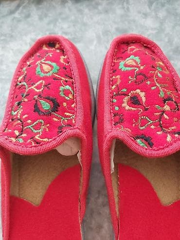 nazik qizil sepler: Qış üçün təzə geyinilməmiş yun ev domaşniki — 5