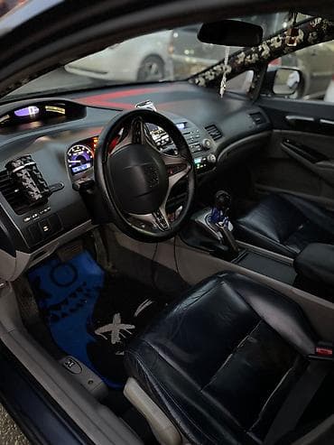 hyundai accent 2008: Honda Civic: 1.3 l | 2010 il Sedan — 5