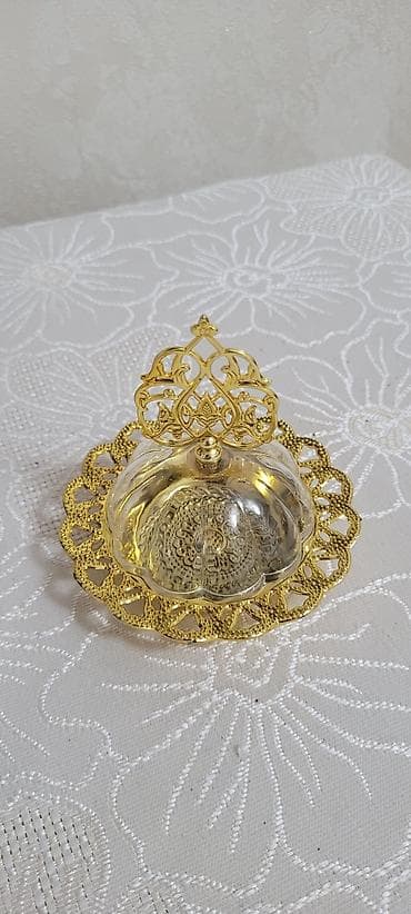 mis caydan: Zərif dizaynlı lokum/qənd qabı – qızılı rəngli metal altlıq və üst — 1