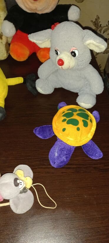 ayı yumşaq oyuncaqlar: Müxtəlif formalı və ölçülü yumşaq oyuncaqlar dəsti. Dəstdə cizgi film — 5