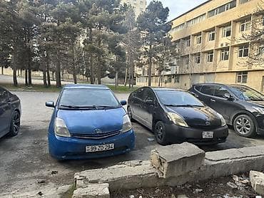 opel sedan: Toyota Prius (2-ci nəsil) hibrid sedanlar 2 si bir yerde satilir — 4