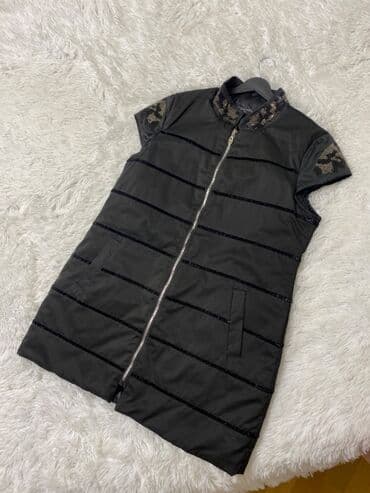 jiletler qadin ucun: Jiletka, 42-44 razmer. Boynunda qaşların birazı tökülüb. Başqa — 1