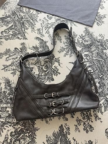 Çantalar: Qadın çiynindən asılan çanta - Brend: Bershka (etiket iç hissədə) - — 1