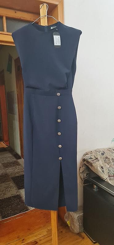 libas: Qadın donları – 2 model 1) Qırmızı, qısaqoll, düyməli şəhər stili don — 2