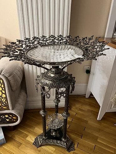 Bir vaza, Metal
