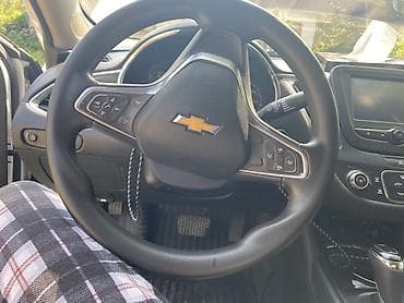 luaz satilir: Chevrolet Malibu sedan – ağ rəng, zərif və dinamik dizayn — 9