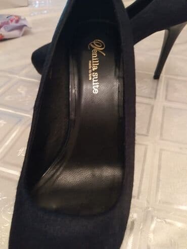 женские бежевые замшевые туфли: Туфли, Размер: 37, цвет - Черный, Б/у — 2