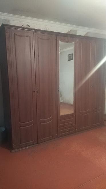 ucuz vitrin: Klassik üslubda qonaq/yataq otağı mebel dəsti Tərkibi: - 5 qapılı — 1