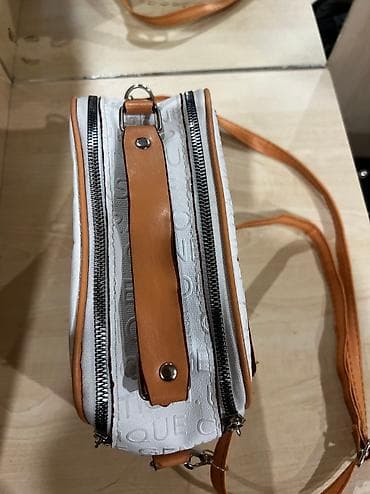 ağ sumka: Canta tezedi Sekılleri sola cevirib baxın qıymeti 10 manat — 2