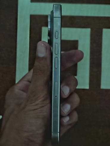 apple macbook: IPhone 16 Pro, 256 GB, Natural Titanium — 4
