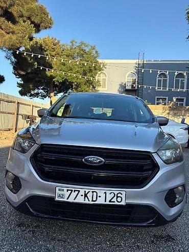 Ford Escape: 1.5 l | 2017 il 130000 km Ofrouder/SUV