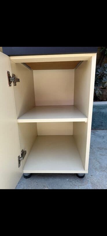 стеклянный стол: İş masası və üst rəf bloku - Rəng: krem (açıq bej) korpus, qara — 1