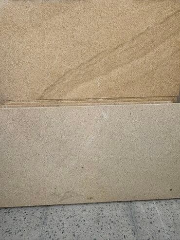 Qranit daş plitələr - Material: təbii qranit - Rəng: bej/boz