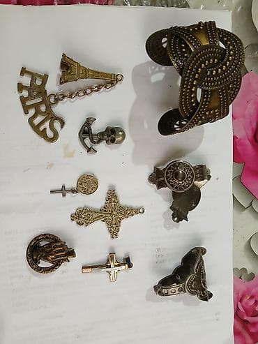 Аксессуары: Mövzu: Metal aksesuar və brelok/pendant dəsti Təsvir: - Qarışıq metal — 1