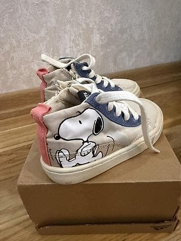 ağ kedlər: Zara 
В идеальном состоянии 
Размер 21
Цена 10 — 3