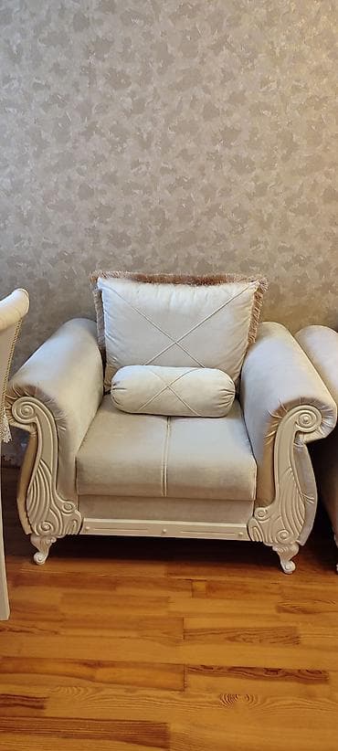 islenmis divan: Klassik üslubda 3-lü divan və 2 ədəd kreslodan ibarət dəst - Rəng — 3