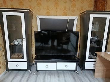 dekor ref: Qonaq otağı üçün dəst – vitrin şkaflar, TV stend və güzgülü konsol - — 2
