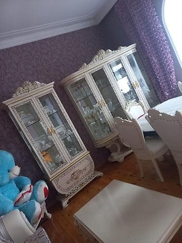 Klassik üslubda qonaq otağı mebel dəsti Tərkibi: - 1 ədəd iri yemək lalafo.az -da Klassik üslubda qonaq otağı mebel dəsti Tərkibi: - 1 ədəd iri yemək