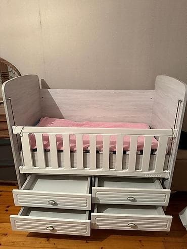 Oğlan və qız üçün, Dördbucaq, Beşik, Dəstsiz, Matras ilə, Yellənmə mexanizmsiz