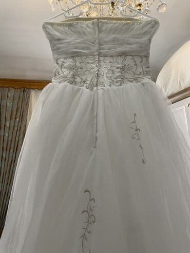 Toy aksesuarları: Ağ gəlinlik – straplez, A-kəsimli, uzun quyruqlu model. - Üst hissə — 7