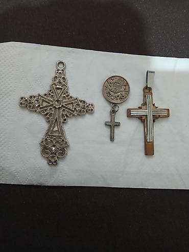 Məhsul: Xaç formalı iki asma kolye Təsvir: - Dəst: 2 ədəd asma -