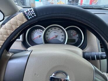 nissan teana 2000: Nissan Tiida, qızılı/bej rəng, hetçbek gövdə. Texniki və dizayn — 3