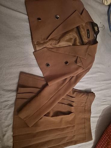 Qadın kostyum dəsti – qəhvəyi rəng - Üst: qısa (cropped) iki cərgə