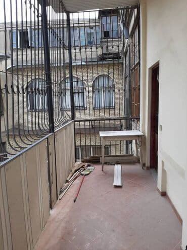 kirayə ev ayliq: Sahil işəri şəhər metrosunun yaxınlığında(Torqovuda) 4 mertebəli — 25