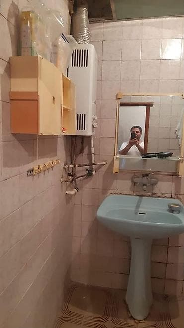 bakida tecili satilan ucuz evler: Bakı, 7-ci mikrorayon, 2 otaqlı, Köhnə tikili, 65 kv. m — 3