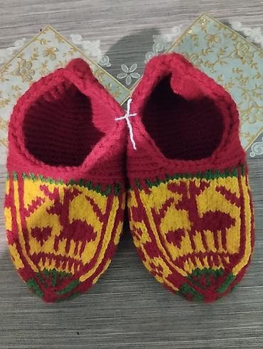 Əl işi toxunma ev tapoçkası - Material: qalın akril/yun qarışığı iplə