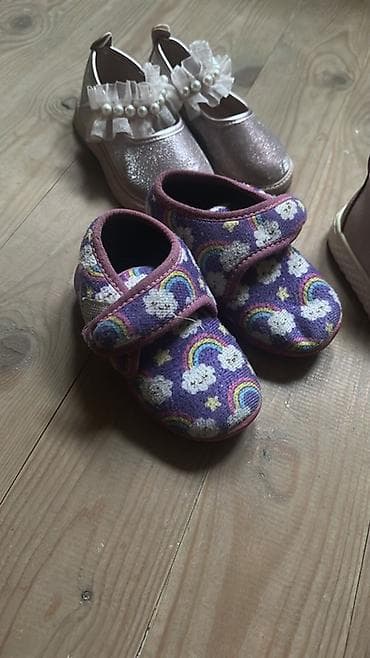 детские резиновые сапоги: Uşaq botları – ağ rəngli, qalın qara altlıqla. - Model: qısa boğaz — 4