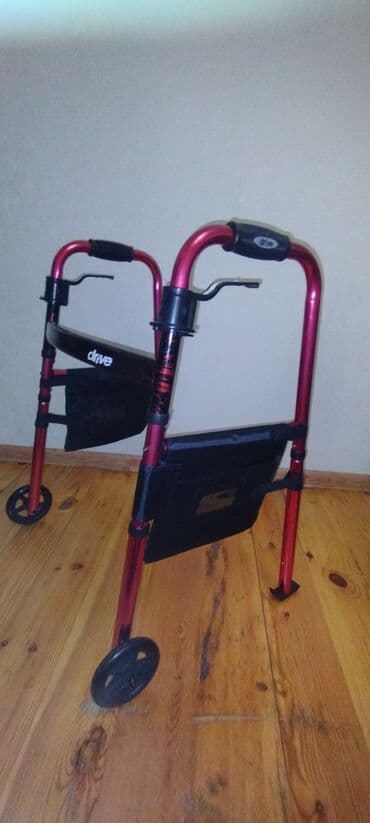 celikler: Asanlıqla qatlanan gəzmə aparatı. Çantasında saxlanıla bilər. Ayaqları — 4