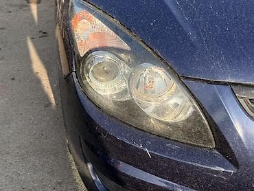 hunday accent 2004: Hyundai i30, faralari zavod içi qaradi — 2