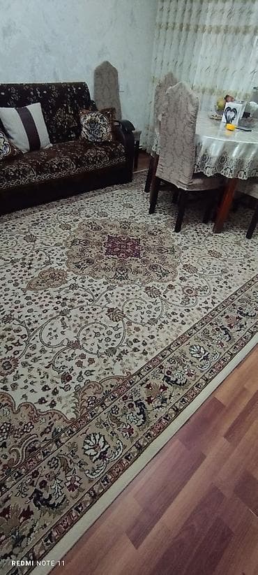 Xalça – klassik iran üslubunda, krem əsas fonlu, zəngin floral