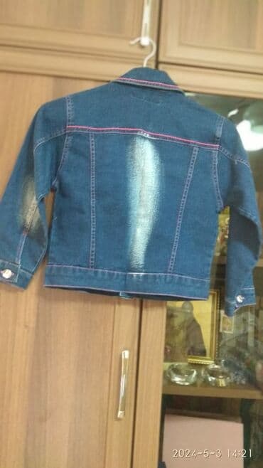 Uşaq geyimi və ayaqqabıları: Джинсовая куртка для девочки на 5-6 лет в хорошем состоянии — 2