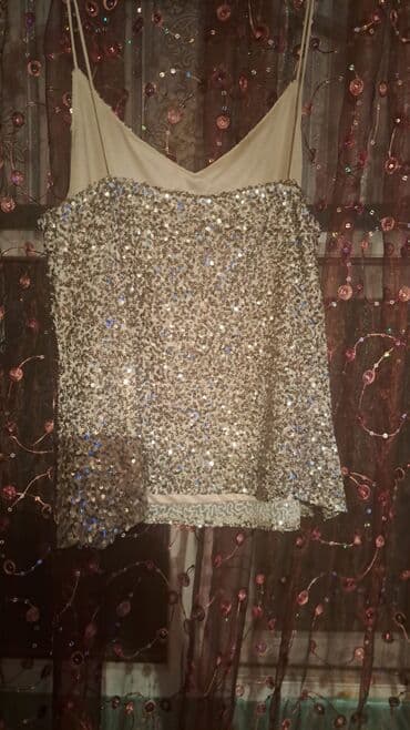 qisa qol koynekler: Payetli qadın topu - Model: incə spagetti askılı, V-kəsimli top - — 1