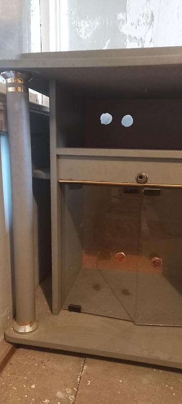 İşlənmiş, Düz TV altlığı, Polkalı, Şüşəli — 2