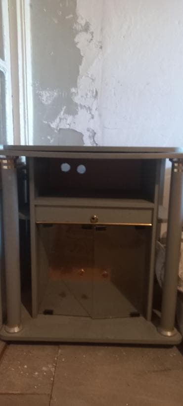 İşlənmiş, Düz TV altlığı, Polkalı, Şüşəli — 4