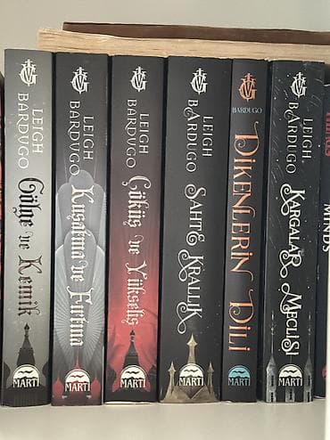 Leigh Bardugo kitabları türkcə. Biri 8 manat, hamisi 40 - Gölge ve lalafo.az -da Leigh Bardugo kitabları türkcə. Biri 8 manat, hamisi 40 - Gölge ve