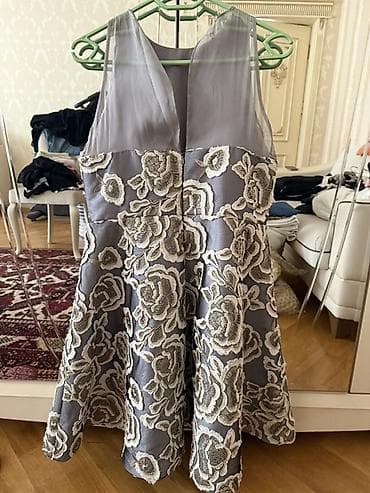 donlar: Gümüşü-boz rəngdə, iri güllü aplikasiyalı zərif qolsuz don. - Model — 3
