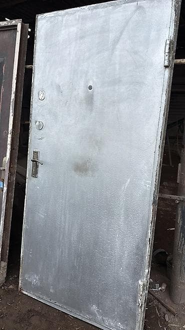 Metall giriş qapısı Hündürlüyü 2.5 ms. Eni 95 sm. Super vəziyyətdədi