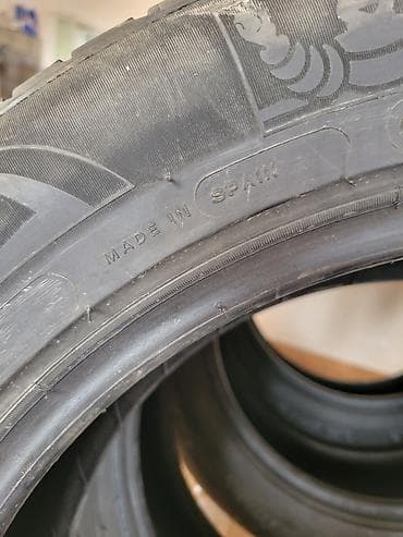 mini karavan: Şin Michelin 215 / 55 / R 17 — 4