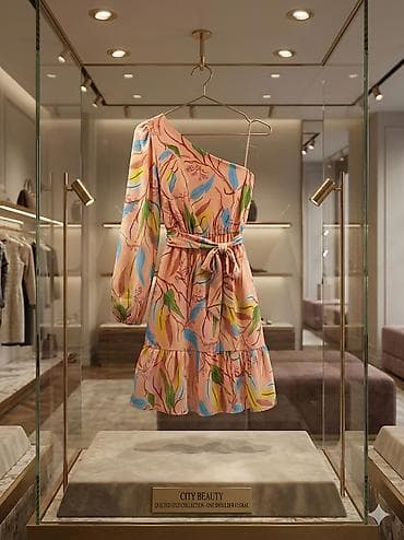 Aksesuarlar: City Beauty – One Shoulder Floral paltar - Model: Quilted Stud — 1