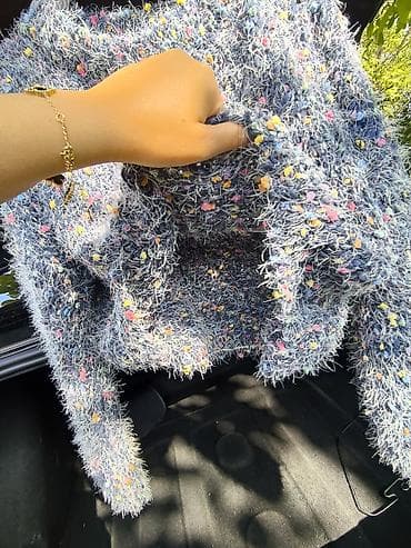 geyim mağazası: Rəngli nopkalarla bəzədilmiş tüklü trikotaj sviter - Model: uzunqol — 4