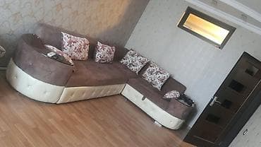 Divan satılır pufiklə birlikdə 350₼. açılır bazası var.Ünvan — 1