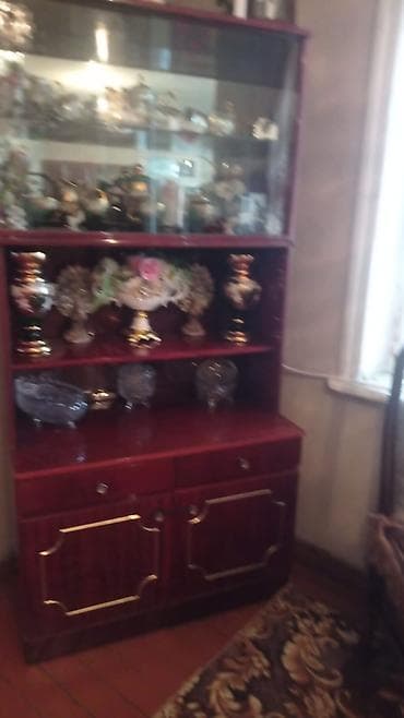 Şüşəli dolab vitrini