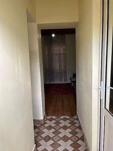 bine qesebesinde: 38 kv. m, 1 otaqlı, Kombi, Qaz, İşıq — 2