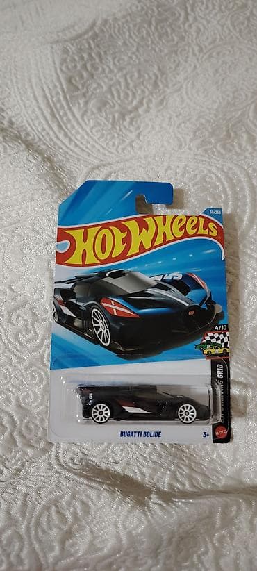 catir: Hot Wheels die-cast kolleksiya modelləri, bugatti 8 m pagani 7m — 2