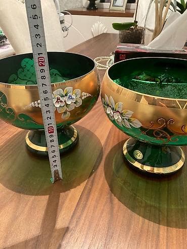 meyve qabı: Məhsul: 2 ədəd dekorativ şüşə qab (ayaqlı kasa) Xüsusiyyətlər: - — 1